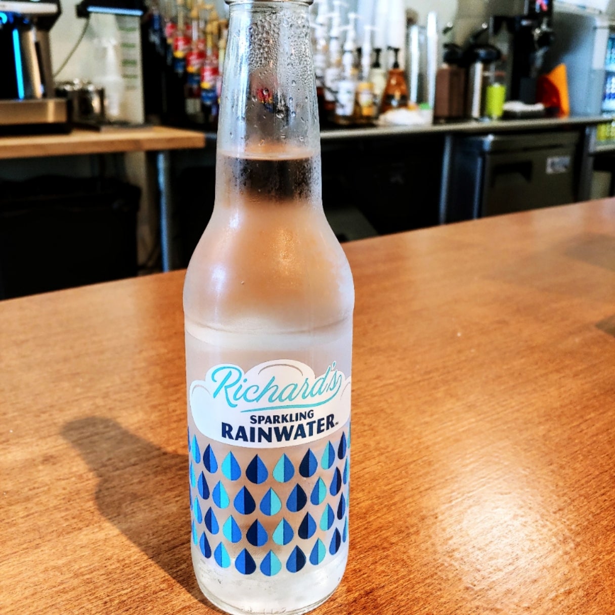 Richard's Sparkling Rainwater Glass Bottle